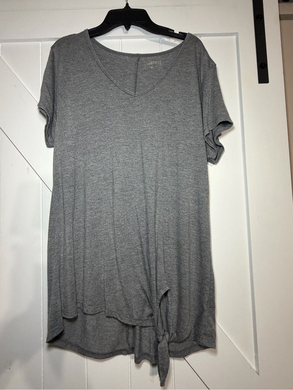 Gray Short Sleeve V-Neck Tie-Hem Tee Size M